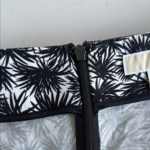 MICHAEL Michael Kors Black and White Print Golf Skirt Skort Shorts Stretch Knit - Picture 10 of 16